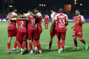 خبر ورزشی : پرسپولیس در آبادان صدرنشین شد/ ۳ امتیاز نفتی در جیب اوسمار